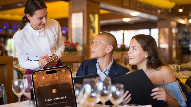 Aplicația prin care clienții restaurantelor își pot alege ospătarul. Este creația lui Cosmin Golache, un român stabilit de 12 ani în Londra