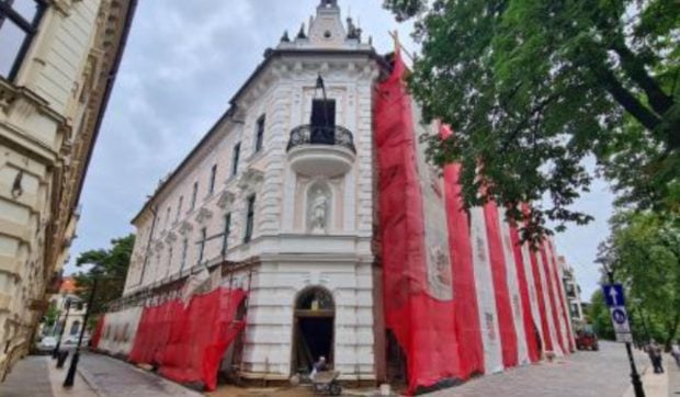 Motivul pentru care unii cetățeni din Oradea spun că s-a făcut lucru de mântuială cu fațadele complexului Rimanóczy din centrul orașului