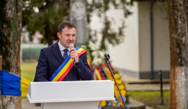 Un primar din România a desființat peste 150 de posturi. Care este motivul