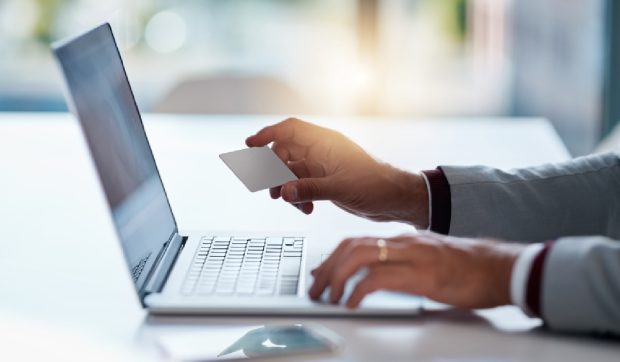 Magazinele online din România, sub presiune maximă din cauza platformelor din Asia și a noilor taxe