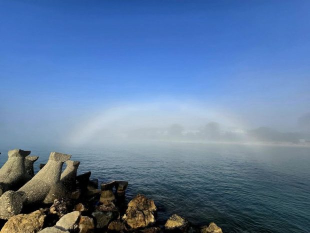 Curcubeu alb la Mangalia, vineri de dimineață. Explicația pentru un fenomen meteo foarte rar