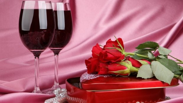Și-a permis să cumpere doar o floare de Valentine’s Day și s-a ales cu dosar penal. Ce a decis instanța în cazul tânărului îndrăgostit din Brăila