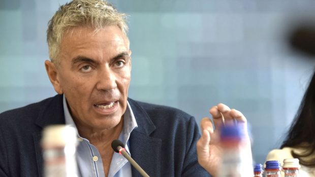 Mai mulți directori de la stat acceptă tăieri de salarii, spune vicepremierul Anastasiu. „Nu am văzut minunea”, îl contrazice ministrul economiei
