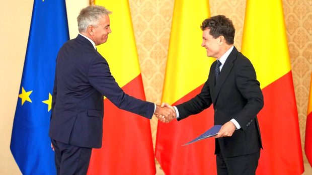 Guvernul anunță „cel mai crunt scenariu” și o Ordonanță Trenuleț pentru taxele mărite. „Putem fi ca Grecia 2010”, avertizează Dragoș Anastasiu