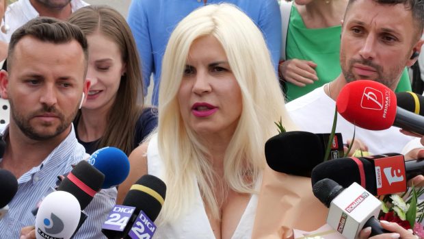 Elena Udrea, la ieșirea din închisoare: „Văzând cine face politică azi mai că m-ar bate gândul să revin. Glumesc. Am făcut Gala Bute cu mândrie” / Despre Becali și Băsescu