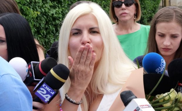 Prima reacției a Evei Maria, fiica Elenei Udrea, după ce mama ei a ajuns acasă. Ce a făcut fosta „blondă de la Cotroceni” în prima zi de libertate