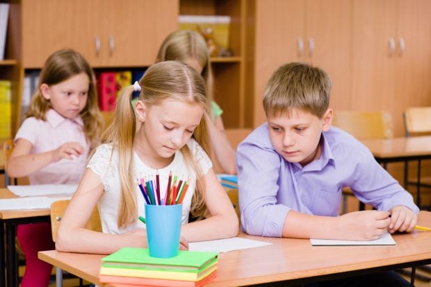 O româncă povestește despre sistemul de educație din Olanda: „Copiii încep școala la patru ani. Nu au teme, nu primesc note, nu există deloc presiune”