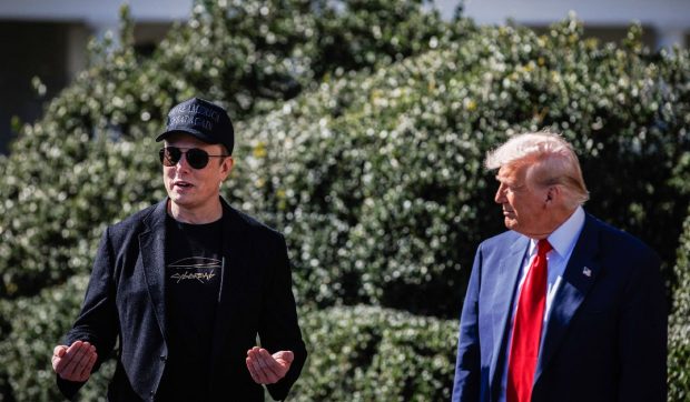 Donald Trump vrea să-l trimită pe Elon Musk „înapoi acasă, în Africa de Sud” și cere verificarea companiilor miliardarului