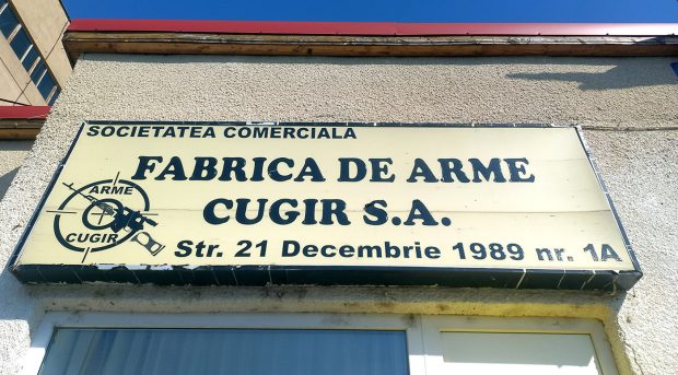 Tensiuni la Fabrica de Arme din Cugir, care acumulează datorii de la an la an: sindicatul contestă numirea unui director de profesie psiholog