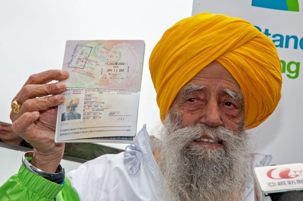 Fauja Singh, cel mai bătrân maratonist din lume, a murit la vârsta de 114 ani