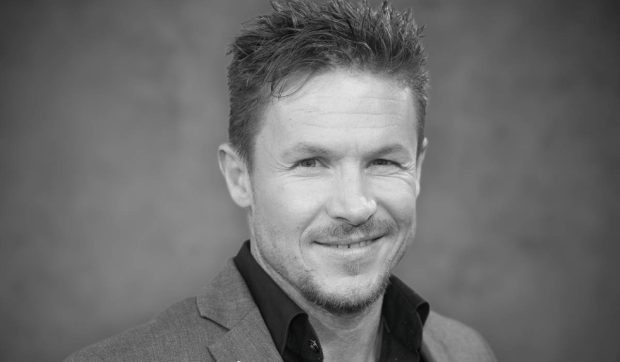 Imagine Stire Felix Baumgartner ar fi „murit înainte să cadă” lângă niște copii care se jucau în piscină | 2review.ro