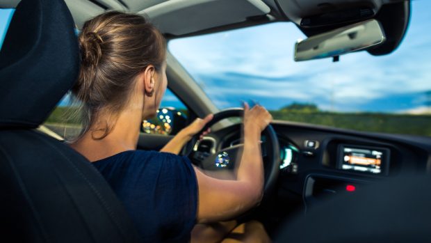 O șoferiță care a condus cu 120 km/h pe autostradă a primit 7.500 de euro amendă, în Germania