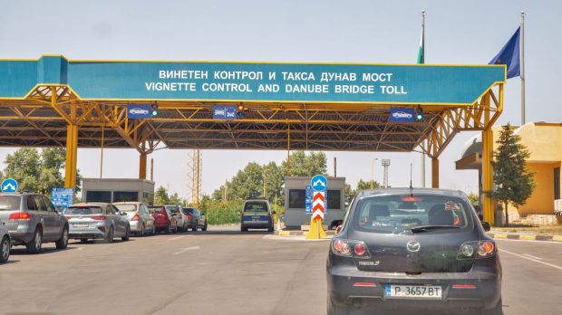 Drumul spre Grecia și Bulgaria se scumpește. Țara vecină majorează cu 30% prețul vinietelor