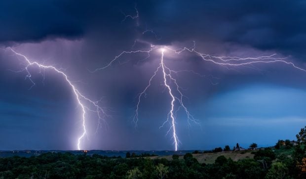 Cod roșu de ploi, avertizare nowcasting ANM. Lista localităților vizate de fenomene meteo extreme
