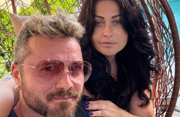 Imagini cu Gabriela Cristea în costum de baie, la plajă. Se bucură de o escapadă pe litoralul românesc alături de Tavi Clonda și fetițele lor