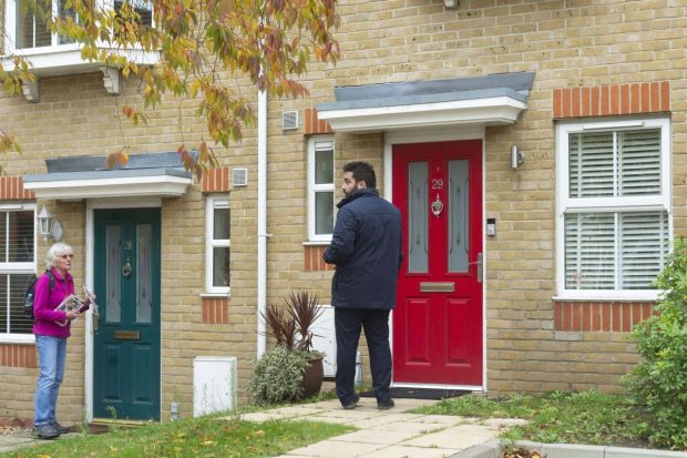 Un român a moștenit o casă de la o femeie pe care nu a cunoscut-o niciodată, în Marea Britanie, și a transformat-o în plantație de canabis