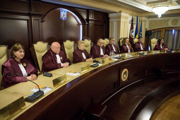 Cum cheltuie judecătorii CCR banul public: bilete business, stilouri de 20 de mii de euro și deplasări în țări exotice