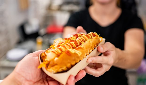 Legătura dintre hotdog și câini este o poveste de groază despre obiceiurile imigranților germani din SUA