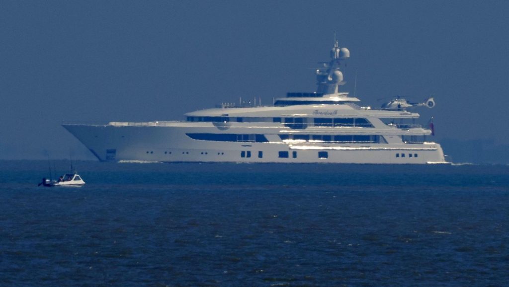Miliardarul american preferă iahtul în locul reședinței oficiale din Roma: Ce se ascunde în spatele refuzului lui Fertitta? 2 iahtul boardwalk foto profimedia e1753689510624