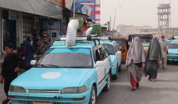 Taxiurile din Afganistan reinventează clima: improvizații cu butoaie și țevi pentru a face față temperaturilor de peste 40°C I VIDEO   