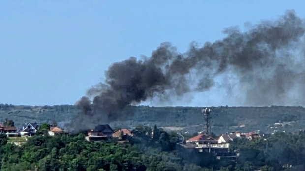 Incendiu masiv pe Dealul Cetățuii din Cluj. Au ars 500 de metri pătrați de acoperișuri