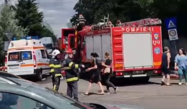 Incendiu la mai multe case din Sectorul 1, în București. 12 autospeciale intervin pentru a stinge focul