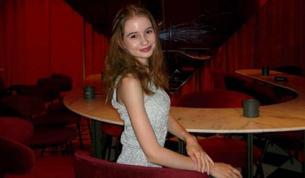 Imagine Stire Cum a apărut Irina Columbeanu la Cluj. A purtat o haină de blană în mijlocul verii și a atras atenția tuturor. „De ce e atât de frig?!” | 2review.ro
