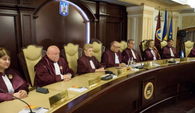 CCR vrea să îi recompenseze pe cei trei judecători care își termină mandatul cu câte 180.000 de lei, luați din bugetul de investiții