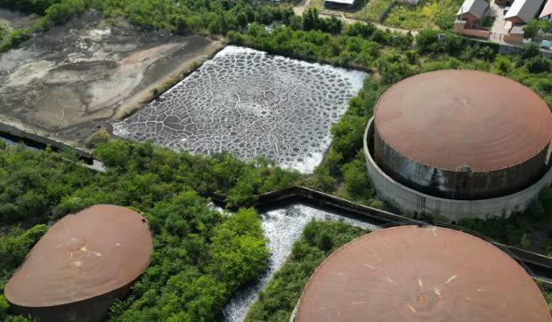Cum arată lacurile otrăvite din Ploiești. Imagini dezolante ale unui dezastru ecologic în derulare