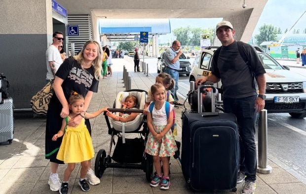Vacanță cu peripeții pentru Laura Cosoi și soțul ei. Ce au pățit în drum spre Bali. „Nu aveam cazare”
