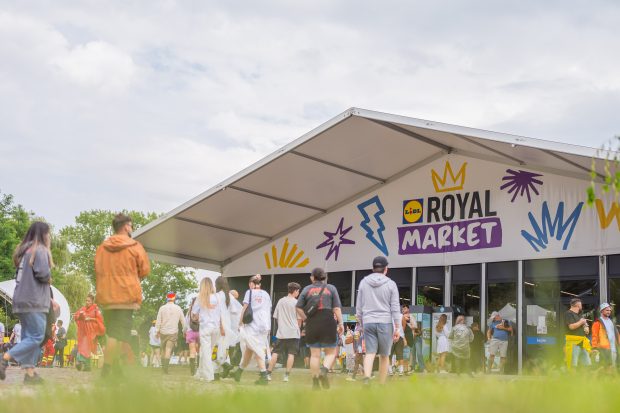 Meniu complet de festival la prețuri accesibile: Lidl rămâne Lidl – și la castel, și la tine-n cartier