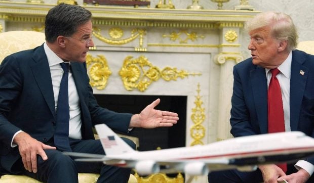 Donald Trump, întâlnire cu Mark Rutte: Țările NATO vor cumpăra arme americane de peste un trilion de dolari anual/ Am putea aplica taxe vamale de 100% Rusiei