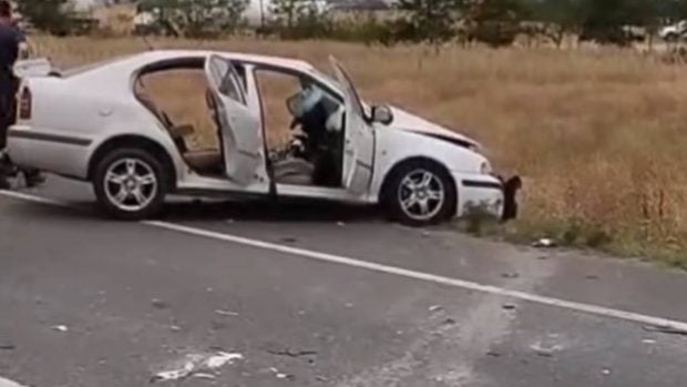 Un șofer din Craiova s-a lovit de un TIR după ce a intrat pe sensul opus de mers
