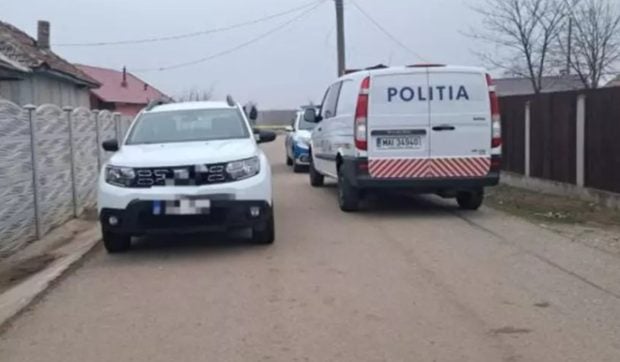 Doi polițiști, instruiți să păzească locuința rudelor tinerei din Mureș ucisă de Emil Gânj, filmați în timp ce dormeau în mașină
