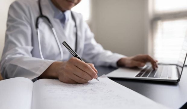 Zeci de mii de locuitori din Iași ar putea să rămână fără asigurare medicală. Cât vor trebui să plătească pentru serviciile medicale?