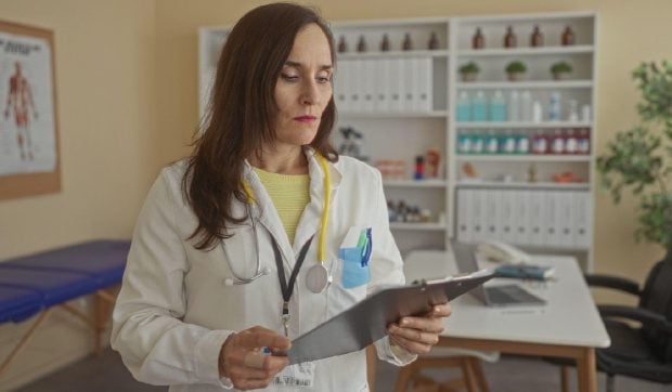 Revoluție în cabinetele medicale: decontare doar cu SMS de la pacient. Medicii sunt indignați