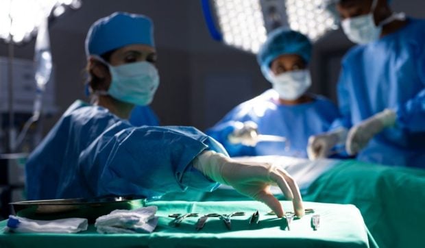 O femeie și-a recăpătat vederea după un deceniu grație unei operații inovatoare. Partea corpului pe care au folosit-o medicii drept implant ocular