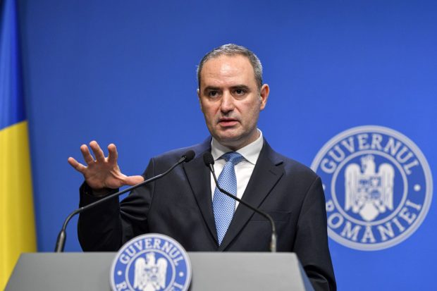 Ministrul de Finanțe prezintă la Bruxelles noile taxe pe care le vor plăti românii din 1 august. Care este miza deplasării
