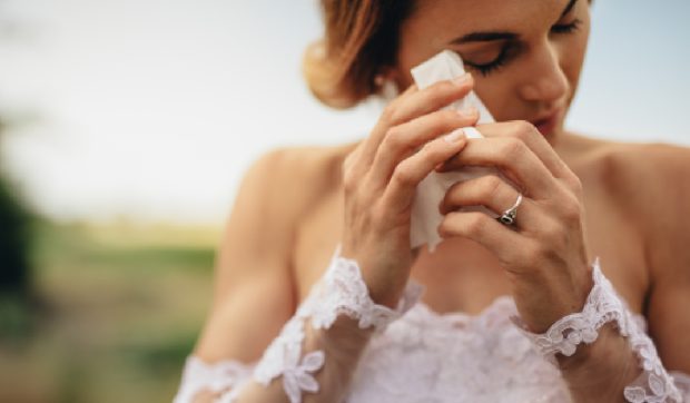 O mireasă din Vâlcea a fost bătută de mire, chiar la nuntă, după ce s-a certat cu soacra