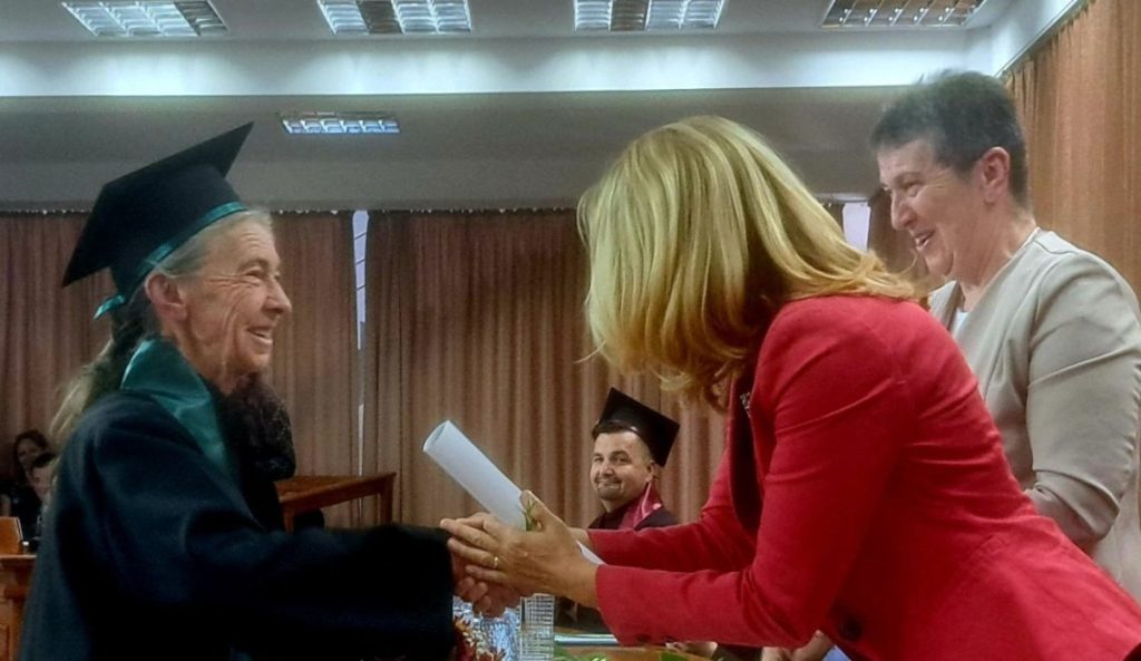 La 73 de ani, Maria Movilă dovedește că nimic nu este imposibil: Povestea unei absolvente inspiratoare! 2 movila maria 2 weradio