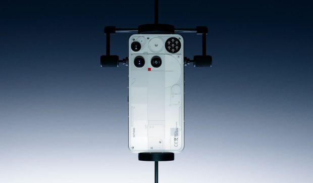 Nothing a lansat Phone (3), primul vârf de gamă al companiei: preț, disponibilitate și specificații complete