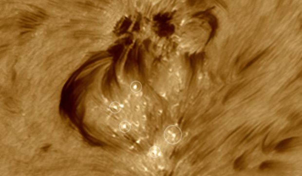 O pată solară masivă aruncă „bombe” magnetice explozive care se îndreaptă spre Pământ. Cum ar putea acestea să ne afecteze