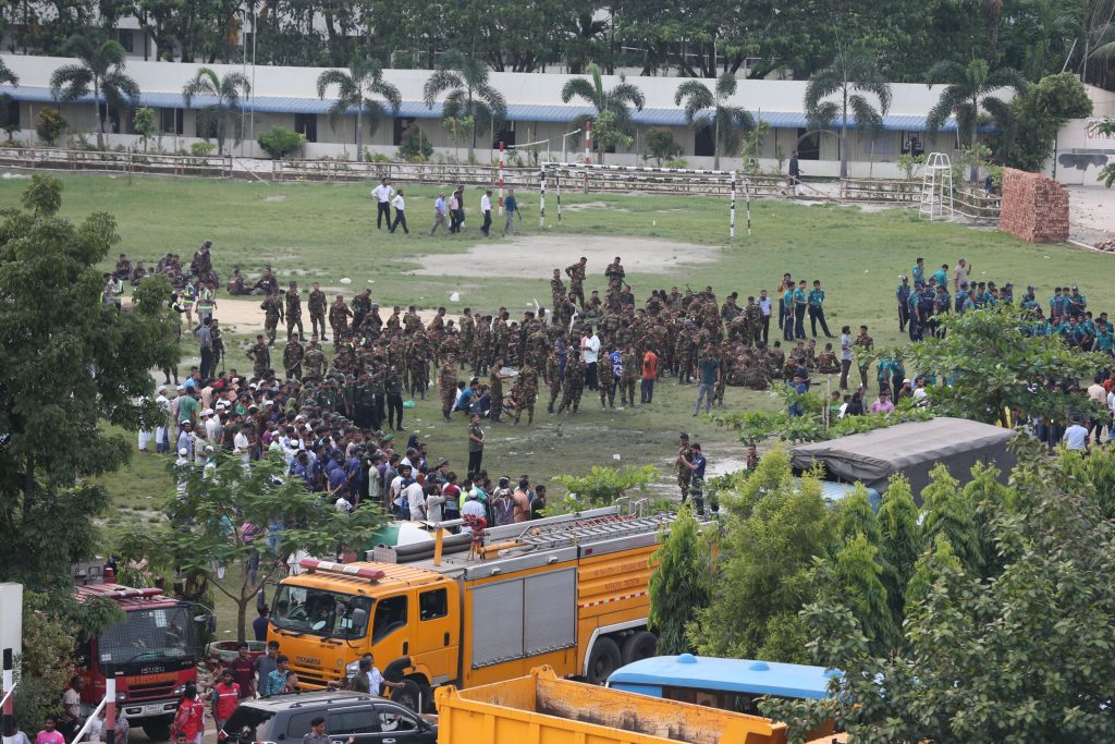 oameni campus scolar dhaka iulie 2025 autospeciale