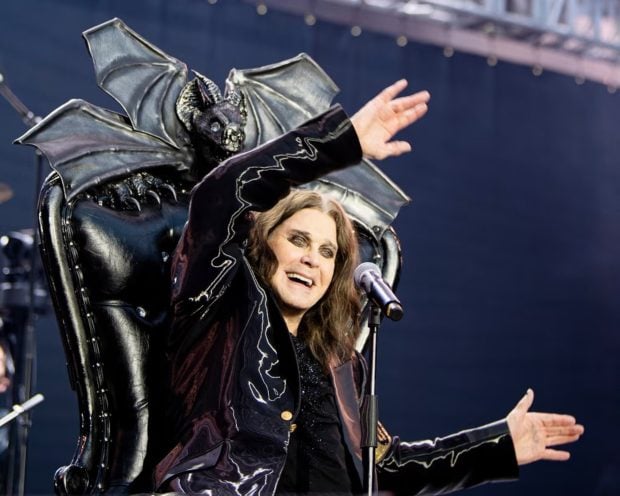 Ozzy Osbourne, în culmea fericirii la concertul de adio alături de Black Sabbath, în Birmingham, orașul unde s-au lansat. La spectacolul de 10 ore au cântat și alți artiști legendari