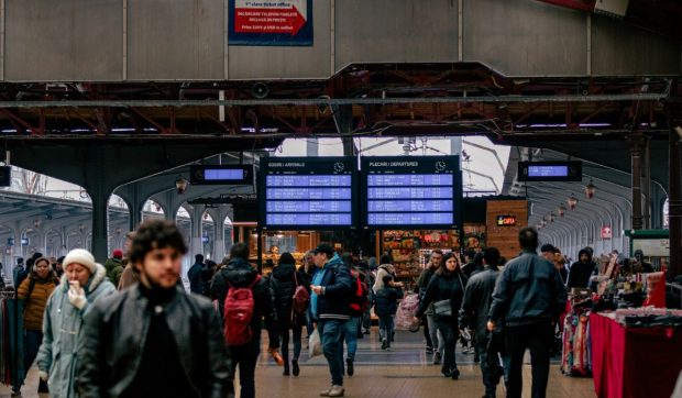 Panourile de informare din Gara de Nord din București, dar și camerele de supraveghere, nu mai funcționează