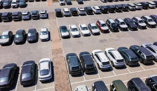 ANAF a dat amenzi de 12,5 milioane lei pentru firme care au cumpărat mașini de lux: deduceri ilegale de TVA