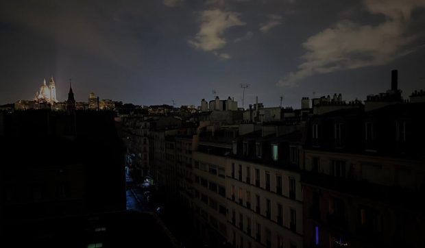 Blackout în Paris din cauza caniculei. Galeriile Lafayette, în întuneric