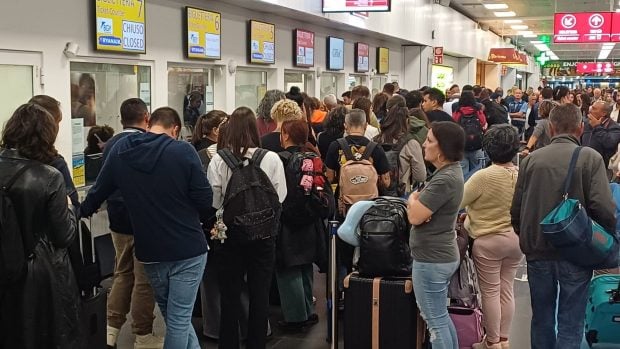 Un bărbat a fost aspirat de motorul unui avion, pe aeroportul din Bergamo. Mai multe zboruri au fost anulate pentru scurt timp