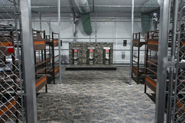 Ce este „Alcatrazul aligatorilor”, cea mai nouă și mai controversată închisoare pentru migranții din SUA, amplasată în Florida