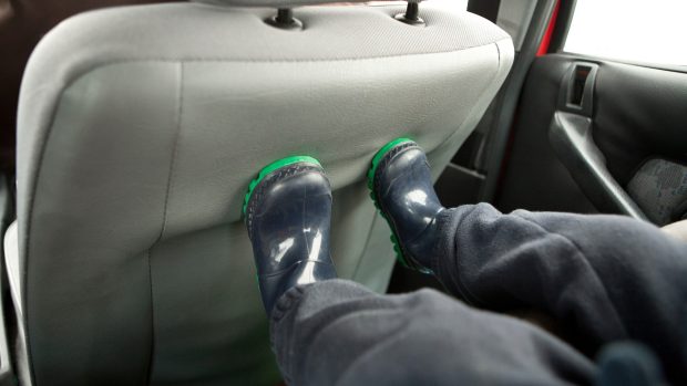 Un băiat de 3 ani a murit după ce a fost uitat 5 ore într-o mașină de un angajat al Protecției Copilului din SUA
